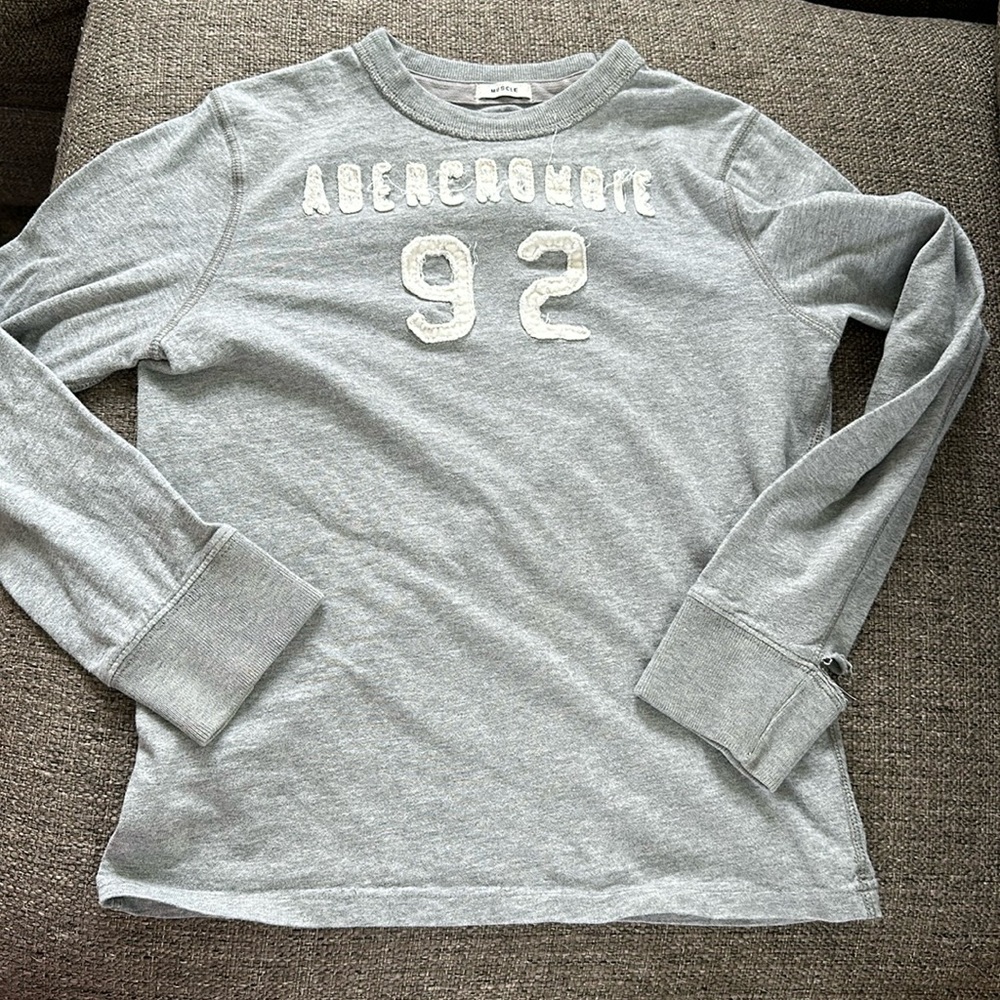 Abercrombie kids Boys Gray Long Sleeve T-shirt medium